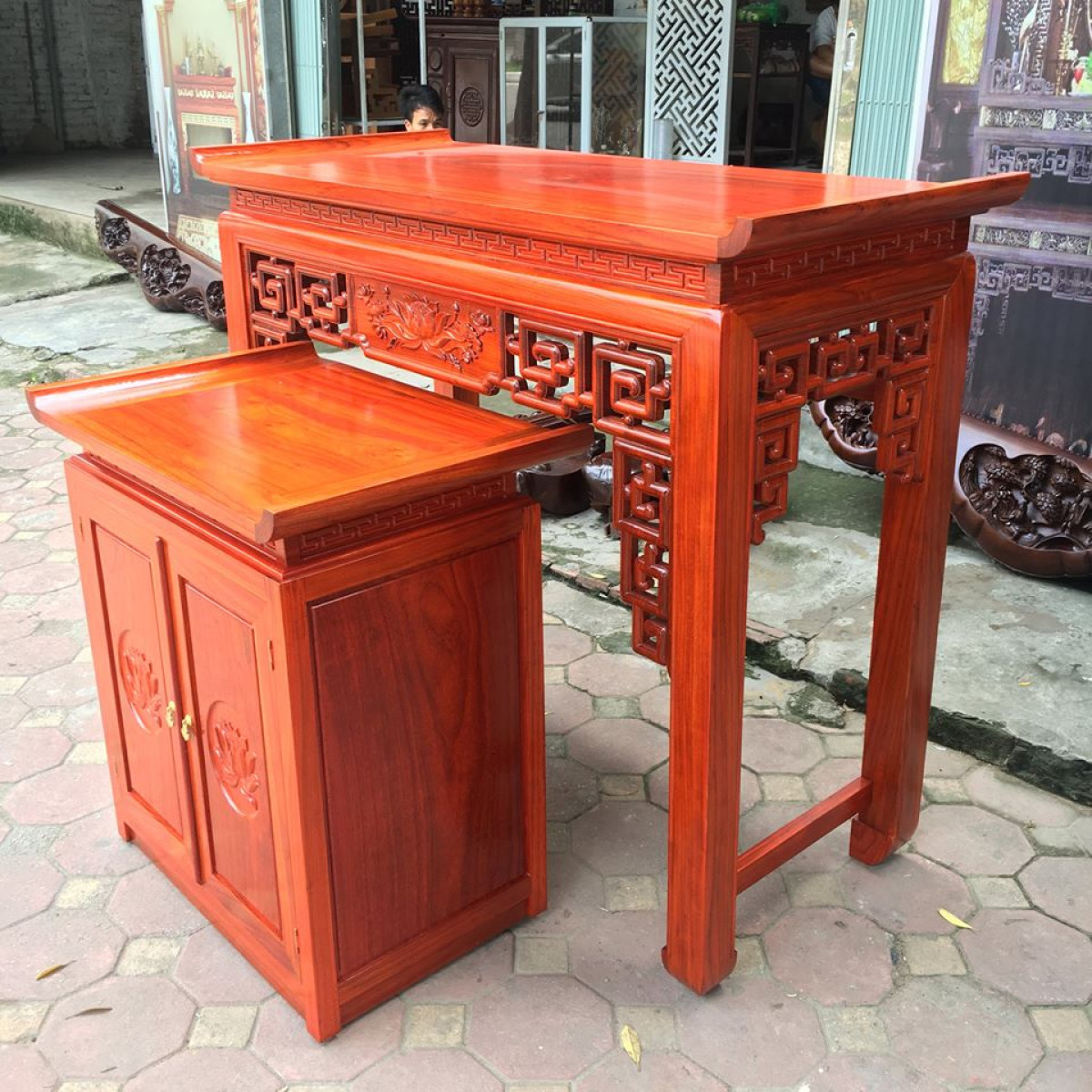 Bộ bàn thờ triện chạm sen gỗ hương dài 175 cm - Bàn thờ