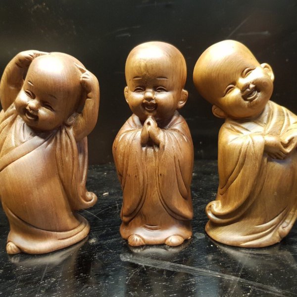 Bộ tượng chú tiểu tam tâm gỗ bách xanh 15cm - góc nhìn 11