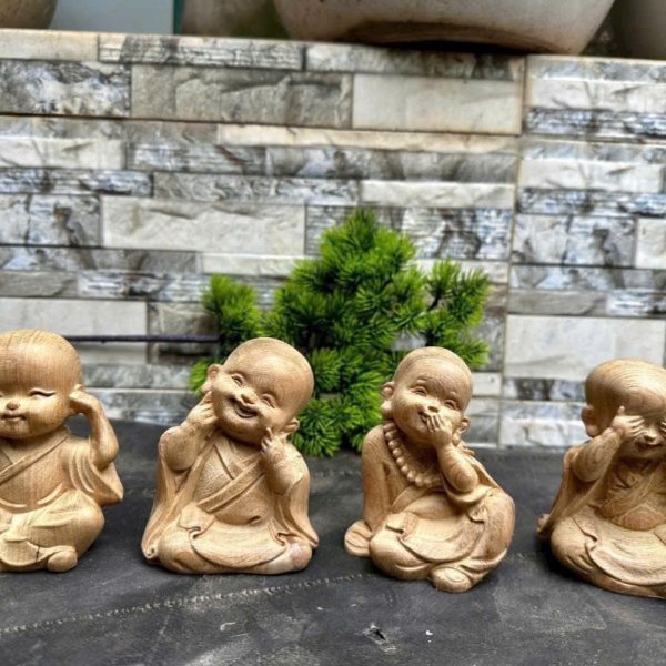Bộ tượng chú tiểu tứ không gỗ bách xanh cao 9 cm
